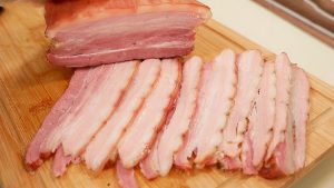Hút chân không thịt heo xong khói