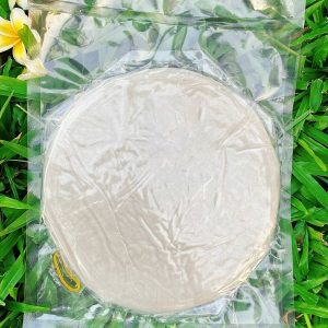 Hút chân không bánh tráng và bánh phồng trước khi gửi đi Mỹ