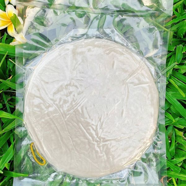 Hút chân không bánh tráng và bánh phồng trước khi gửi đi Mỹ