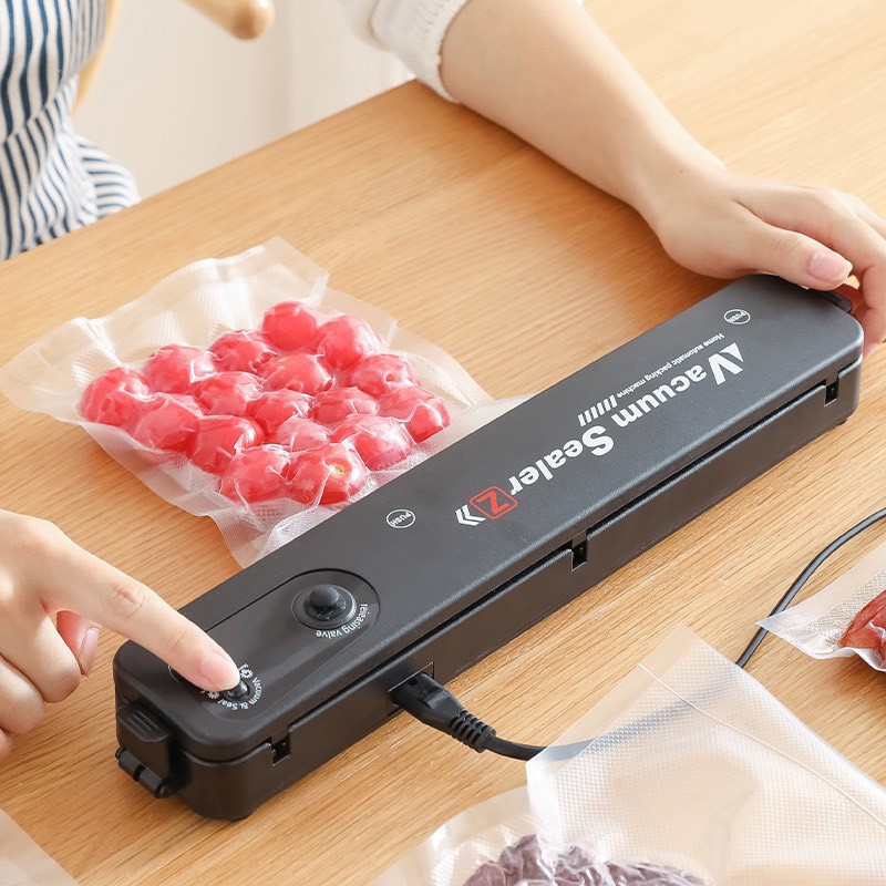 So sánh tự hút chân không tại nhà và thuê dịch vụ chuyên nghiệp Máy hút chân không gia đình dùng để đóng gói thực phẩm