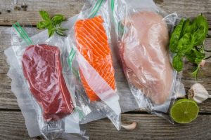 Hút chân không giúp bảo quản thực phẩm và hạn chế không khí trong bao bì